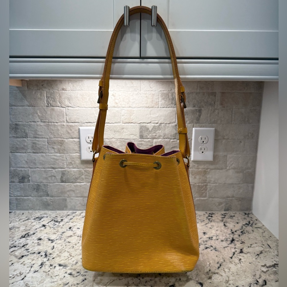 Louis Vuitton EUC Yellow Epi Leather Bucket Bag - Picture 2 of 11